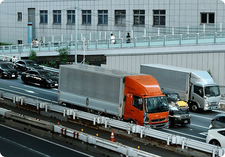 Distribution fleet serving a regional warehouse